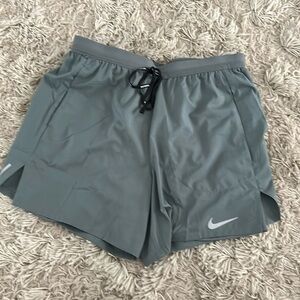 NEVER WORN Men’s size small Nike
